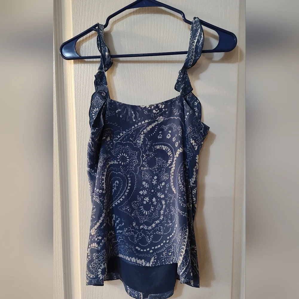 Banana Republic Top XS Blue Paisley 100% Silk Ruffled Tiers Sleeveless - Picture 5 of 5